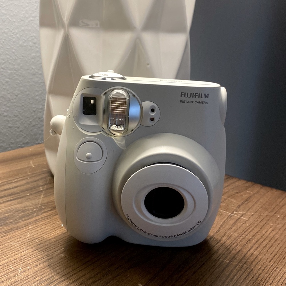 I am selling an instax mini that I have for years know.